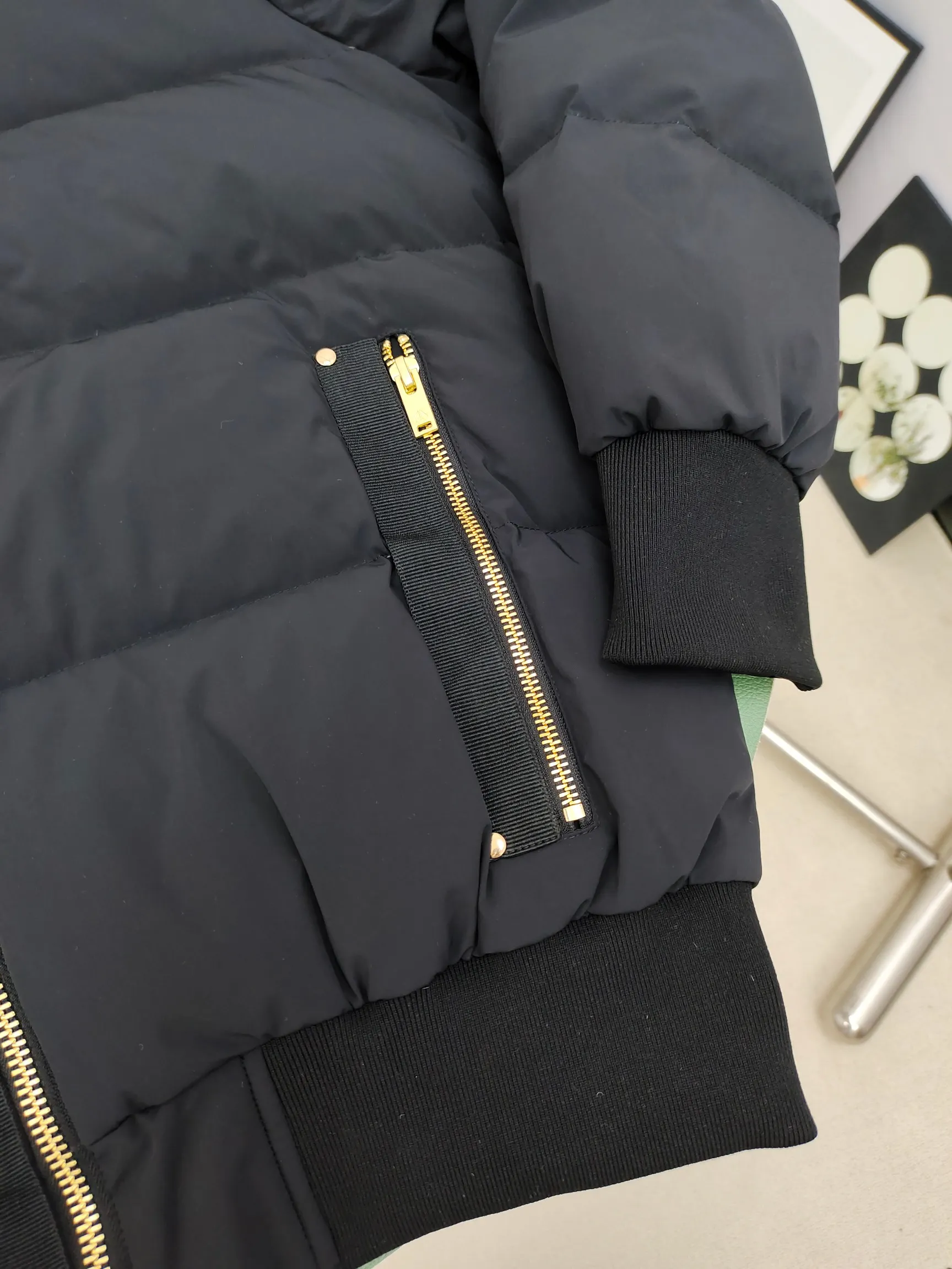 ：Y 12 Classic Moose Knuckles FW 22 12 Moose Knuckles。 ， ins 、 、 。 ， ， ！ ， ， ， ！ 12 Classic 。 ，Lightweight。 :Black Sizes: S XXL